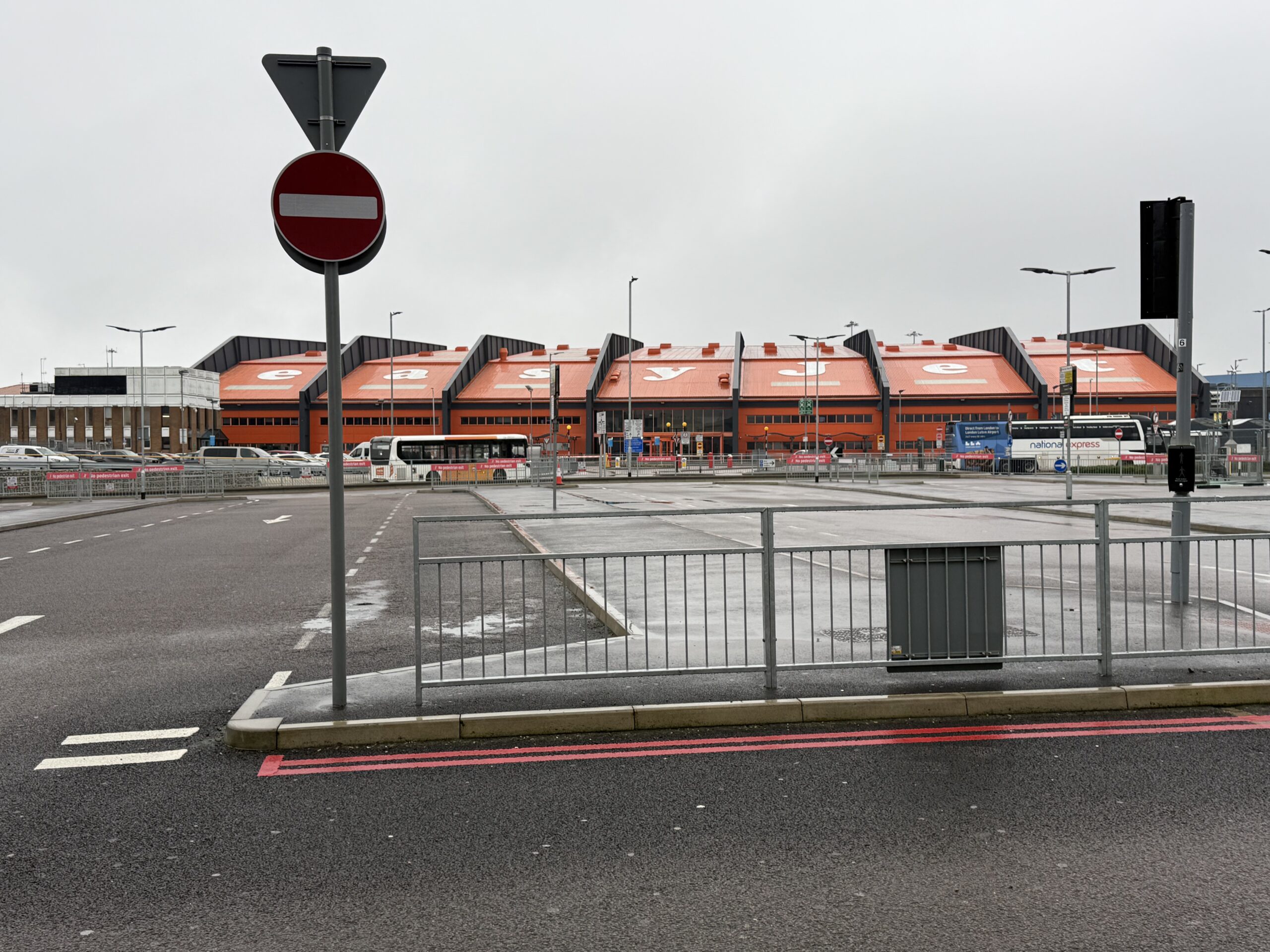 easyJet e easyJet holidays: 